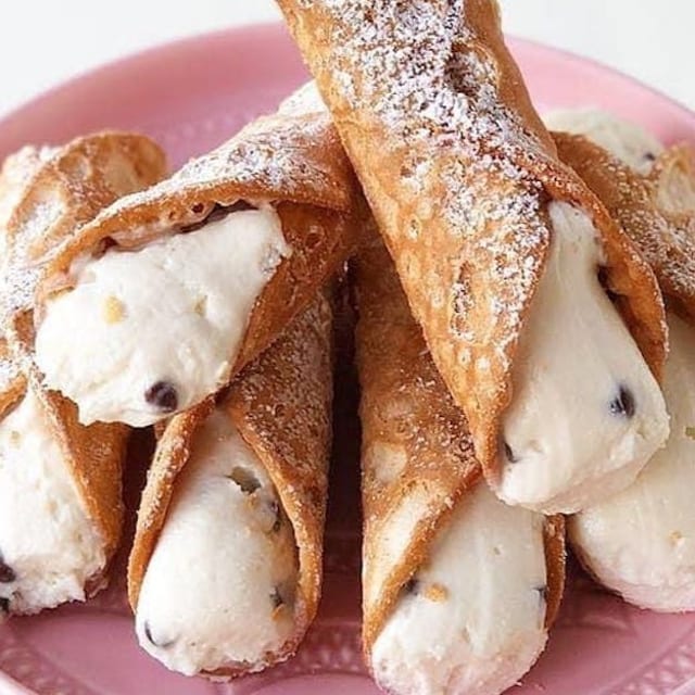 Cannoli.